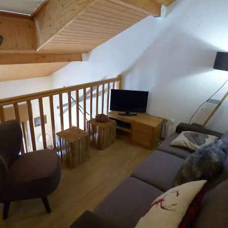 2 Pieces + Mezzanine, 42m², 4 Pers, Balcon Sud, Proche Commerces Et Bus Au Grand-bornand - Fr-1-458-155 *