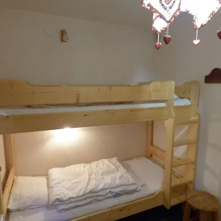 2 Pieces + Mezzanine, 42m², 4 Pers, Balcon Sud, Proche Commerces Et Bus Au Grand-bornand - Fr-1-458-155 * Le Grand-Bornand